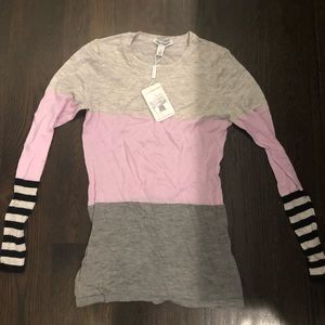 Small cashmere sweater with tags
